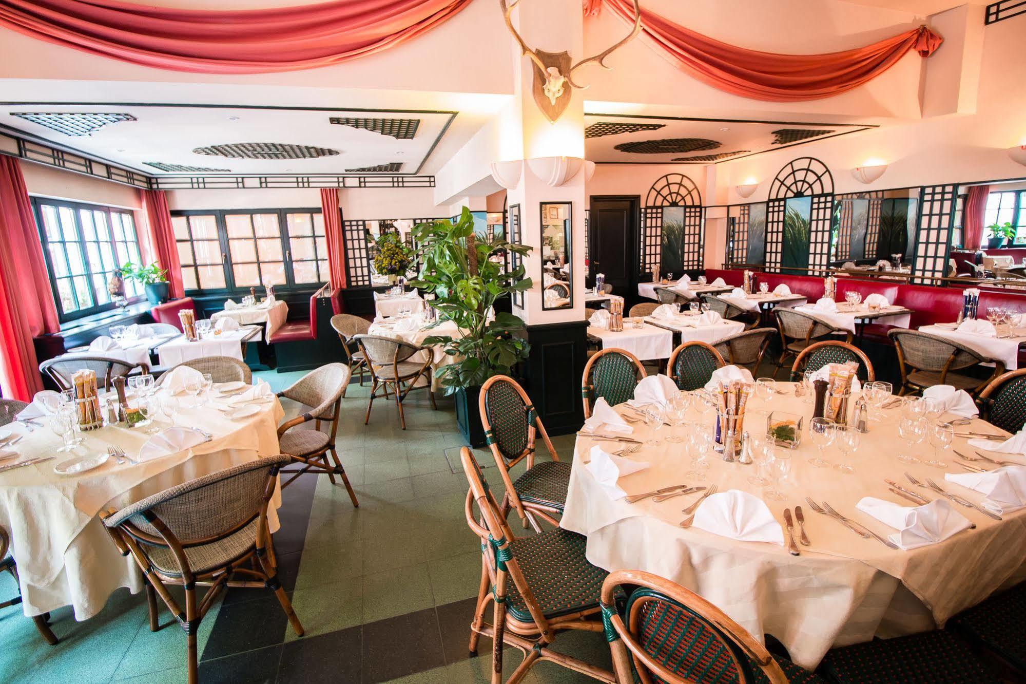 Hotel Au Repos Des Chasseurs Auderghem Bagian luar foto
